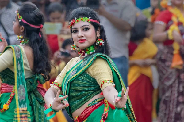 Kolkata India Marzo 2018 Hermosa Joven Con Maquillaje Festivo Primavera —  Fotos de Stock