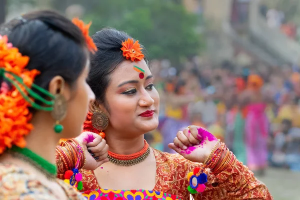 Kolkata India Marca 2018 Wyrażenie Tancerki Ubranej Tradycyjne Indyjskie Sari — Zdjęcie stockowe