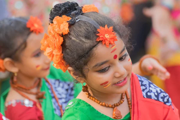 Kolkata India Marca 2017 Dziewczęce Tancerki Ubrane Sari Tradycyjna Indyjska — Zdjęcie stockowe