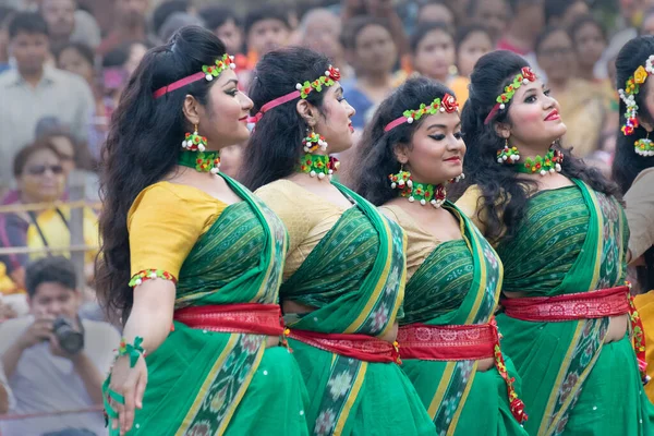 Колката Индия Марта 2018 Года Танцевальные Позы Бенгальских Танцовщиц Длинными — стоковое фото