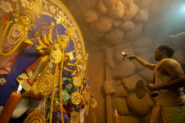 Kolkata India 2018 Október Fiatal Hindu Papnő Durga Istennő Szent — Stock Fotó