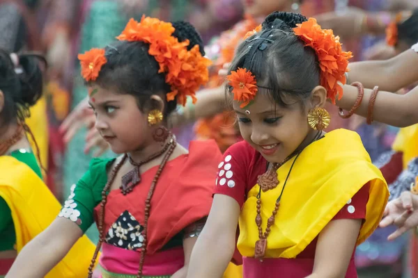 Kolkata India Marzo 2018 Niñas Bailarinas Actuando Festival Holi Spring — Foto de Stock