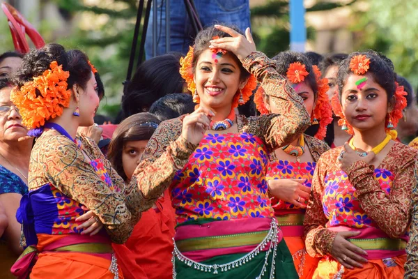 Kolkata India Marzo 2015 Expresión Alegre Bailarina Joven Festival Holi — Foto de Stock