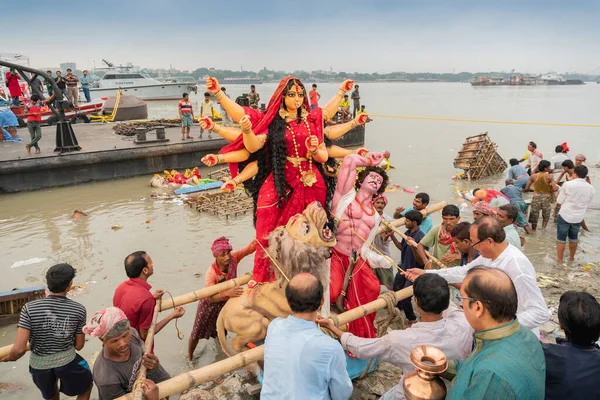 KOLKATA, Batı BENGAL, INDIA - 30 Eylül 2017: Tanrıça Durga 'nın putu 