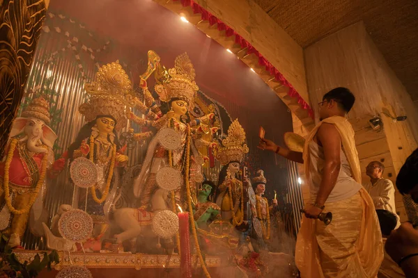 Kolkata India Wrzesień 2017 Saptami Puja Młody Hinduski Kapłan Czczący — Zdjęcie stockowe
