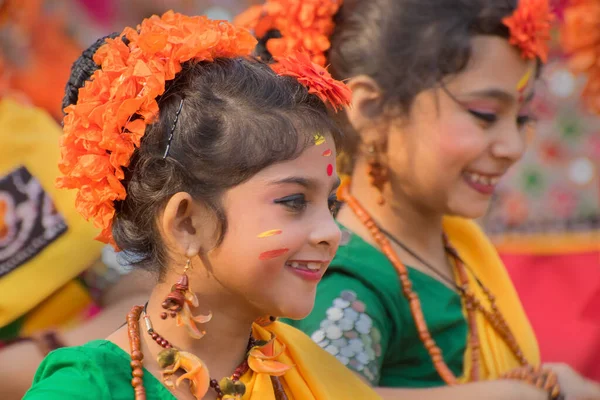 Kolkata India March 2017 Girl Dancers Dressed Sari Traditional Indian — Stock Photo, Image