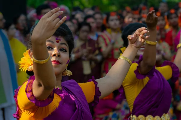 Kolkata India 21St March 2019 Flickdansare Klädda Sari Traditionell Indisk — Stockfoto