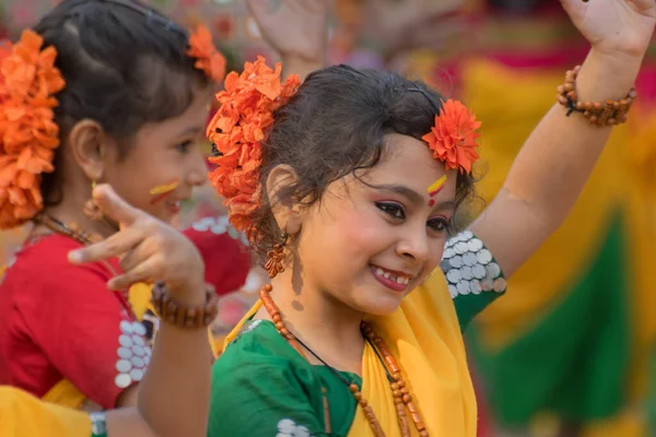 Kolkata Índia Março 2017 Retrato Menina Dançarina Vestida Com Sari — Fotografia de Stock