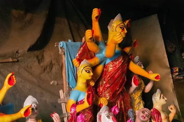 加尔各答 Kolkata 印度西孟加拉邦 2018年10月7日 神女杜尔加的Clay神像 正在筹备库马图拉的 Durga Puja 世界上最大的印度教节日 庆祝活动 — 图库照片