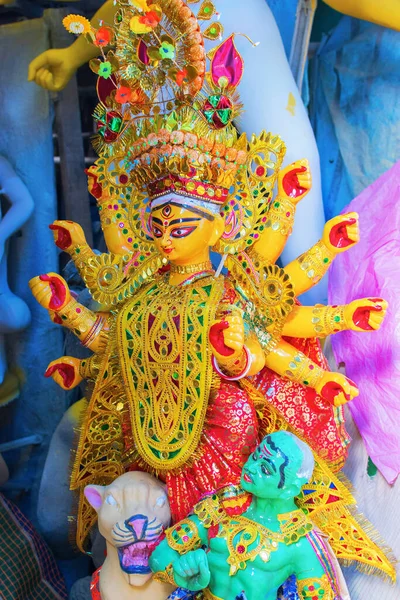 神女杜尔加的粘土偶像 正在筹备加尔各答库马图拉的 杜尔加 普贾节 印度教最大的节日 — 图库照片