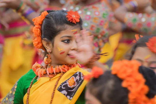 Kolkata India March 2017 Girl Dancers Dressed Sari Traditional Indian — Stock Photo, Image