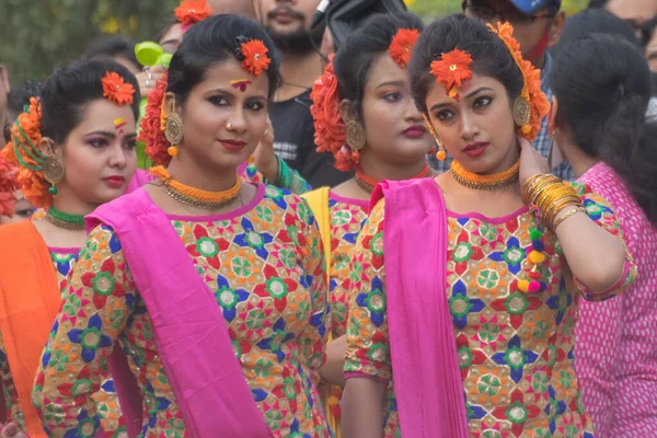 Колката Индия Марта 2017 Года Выражения Молодых Танцовщиц Одетых Сари — стоковое фото