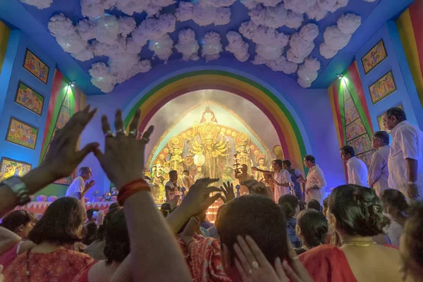 Kolkata India Ekim 2016 Rahip Tanrıça Durga Dua Ediyor Durga — Stok fotoğraf