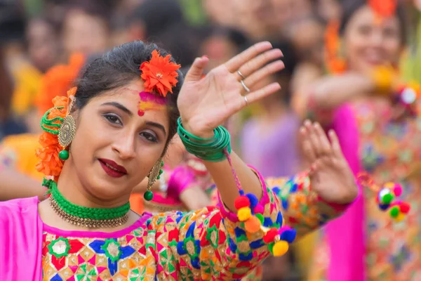 Kolkata India Mars 2017 Porträtt Flicka Dansare Klädd Sari Traditionell — Stockfoto