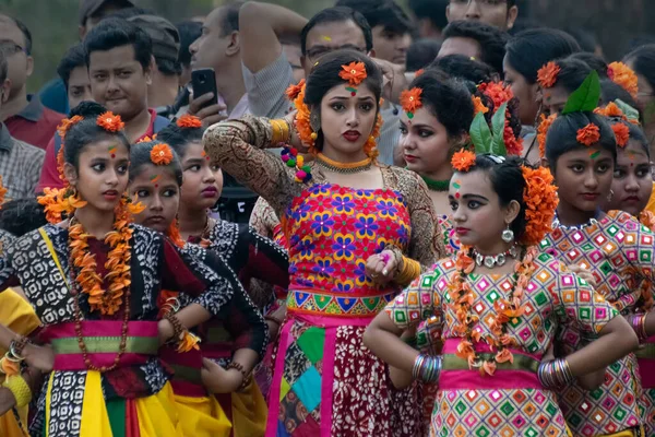 Kolkata India Mart 2018 Çiçeklerle Süslenmiş Güzel Bir Kız Holi — Stok fotoğraf