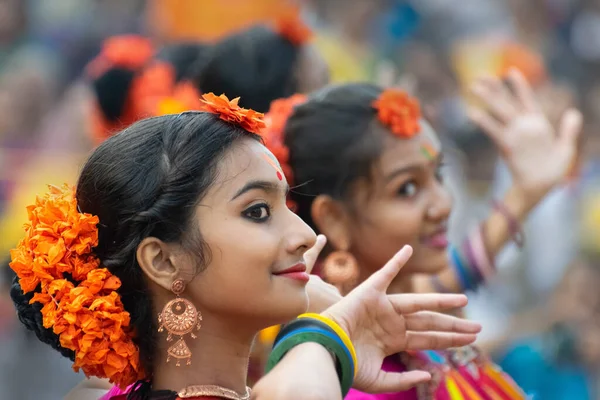 Kolkata Inde 1Er Mars 2018 Filles Danseuses Vêtues Sari Robe — Photo