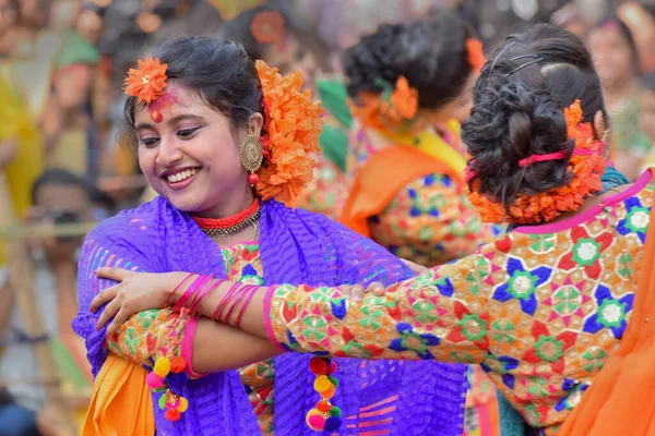 Kolkata India March 2017 Юні Дівчата Танцюристи Радісно Танцюють Фестивалі — стокове фото