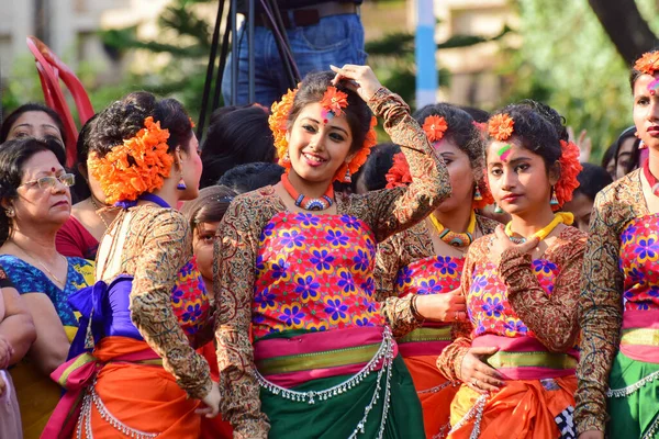 Колката Индия Марта 2015 Радостное Выражение Лица Молодой Танцовщицы Фестивале — стоковое фото