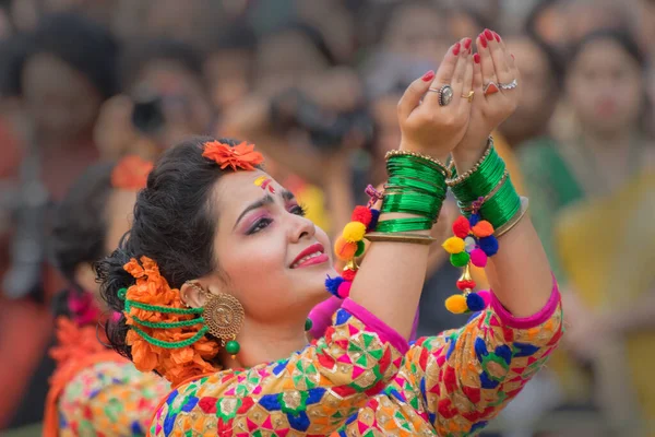 Kolkata India Březen 2017 Portrét Dívčí Tanečnice Oblečené Sárí Tradiční — Stock fotografie