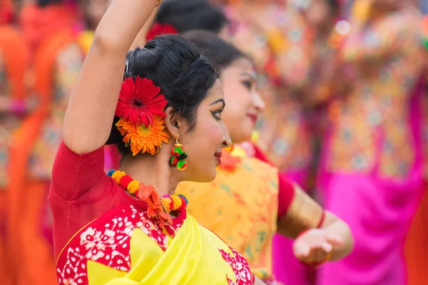 Kolkata India Březen 2017 Taneční Pózy Tanečnic Oblečené Žlutých Červených — Stock fotografie