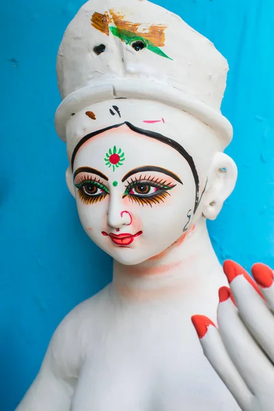 เคลย ไอดอลของใบหน าของเทพธ Durga ภายใต การเตร ยมพร อมส าหร บเทศกาล — ภาพถ่ายสต็อก