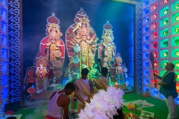 Howrah Bengal Zachodni Indie Października 2019 Hinduscy Kapłani Bengalscy Czczący — Zdjęcie stockowe