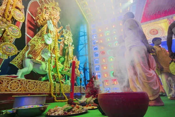 Howrah Bengala Occidental India Octubre 2019 Sacerdotes Hindúes Bengalíes Adorando — Foto de Stock