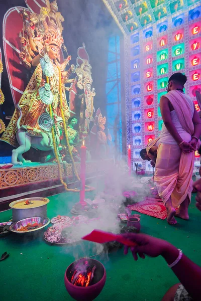 Howrah Bengala Occidental India Octubre 2019 Sacerdotes Hindúes Bengalíes Adorando — Foto de Stock