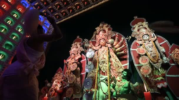 Howrah Bengala Occidental India Octubre 2019 Joven Sacerdote Rezando Diosa — Vídeo de stock