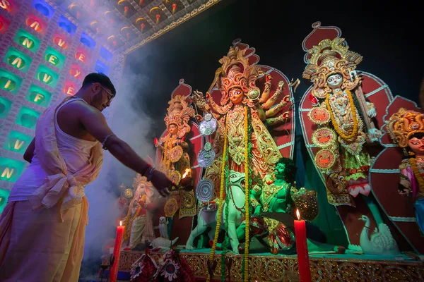 Howrah Bengala Occidental India Octubre 2019 Joven Hindú Bengalí Purohit —  Fotos de Stock