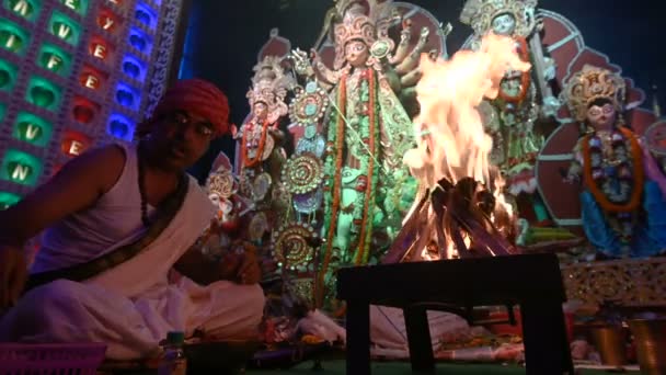 Howrah Západní Bengálsko Indie Října 2019 Hinduistický Purohit Uctívající Bohyni — Stock video