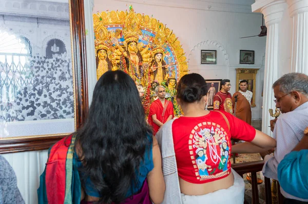 Kolkata Bengala Occidental India Octubre 2019 Mujer Devota Vestida Sari —  Fotos de Stock