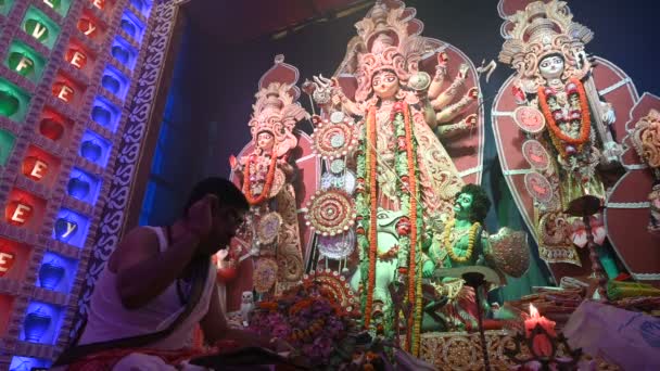 Howrah Bengala Ocidental Índia Outubro 2019 Hindu Purohit Adorando Deusa — Vídeo de Stock