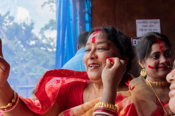 Kalkutta Westbengalen Indien Oktober 2019 Bengalische Verheiratete Frauen Gesicht Sindoor — Stockfoto