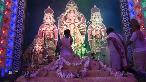 Howrah Västbengalen Indien Oktober 2019 Ung Hinduisk Präst Dyrkar Gudinnan — Stockvideo