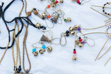 Kolkata 'daki El Sanatları Fuarı sırasında sergilenen kolyeler, daha önceki Kalküta, Batı Bengal, Hindistan. Asya 'nın en büyük el sanatları fuarıdır..