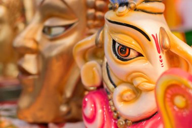 Kilden yapılmış renkli bebekler, Lord Ganesha, Kolkata 'daki El Sanatları Fuarı' nda sergilenen el sanatları, daha önce Kalküta, Batı Bengal, Hindistan. Asya 'nın en büyük el sanatları fuarıdır..