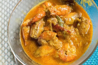 Turuncu renkli karidesler, yerel Bengalce 'de 