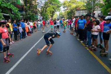 KOLKATA, Batı BENGAL, INDIA - Mart 29 2015: Diğerleri Park Street 'te 