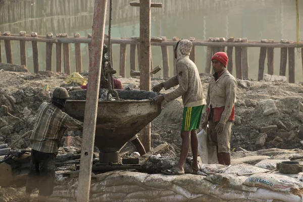 Kolkata India Aprile 2017 Lavoratore Indiano Che Lavora Loco Lavori — Foto Stock