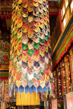 Budist Thangka - pamuk üzerinde bir Tibet Budist tablosu, ya da ipek uygulaması - Ralong, Sikkim, Hindistan 'da bir manastırda. İzinle resim çekimi.