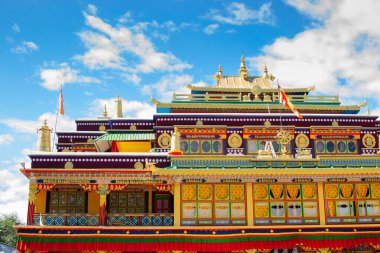 Güzel ve çok renkli Rabangla Manastırı - Sikkim, Hindistan 'daki Ralong Manastırı. İzinle resim çekimi.