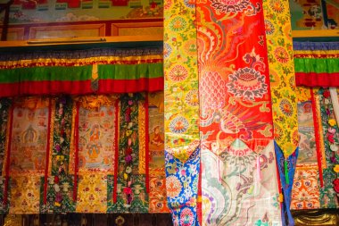 Budist Thangka - pamuk üzerinde bir Tibet Budist tablosu, ya da ipek uygulaması - Ralong, Sikkim, Hindistan 'da bir manastırda. İzinle resim çekimi.