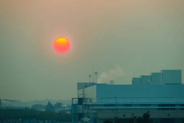 Bella Natura Egg Yolk Alba Con Ambiente Cielo Colorato Tuorlo — Foto Stock