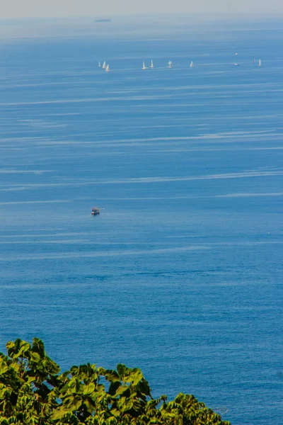 Paisaje Playa Tropical Panorama Hermoso Océano Turquesa Renuncia Con Barcos —  Fotos de Stock