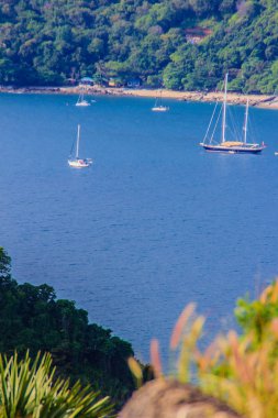 Güzel manzara ve deniz manzarası sayısı Laem Promthep veya Promthep cape, en popüler gün batımı bakış ve landmark Phuket, Tayland.