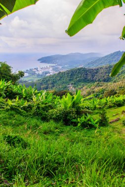 Güzel panoramik manzaralı Phuket Tayland Big Buddha Tepesi'nden. Bu bakış açısı turist Phuket Phuket şehir dahil olmak üzere çevresinde 360 derece manzarasının keyfini çıkarabilirsiniz.