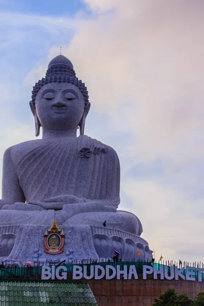 Incroyable Statue Bouddha Marbre Blanc Massif Célèbre Attraction Touristique Sommet — Photo