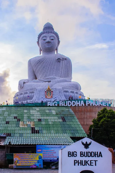 Erstaunliche Massive Buddha Statue Aus Weißem Marmor Die Berühmte Touristenattraktion — Stockfoto