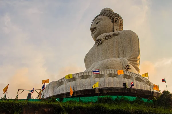 Erstaunliche Massive Buddha Statue Aus Weißem Marmor Die Berühmte Touristenattraktion — Stockfoto